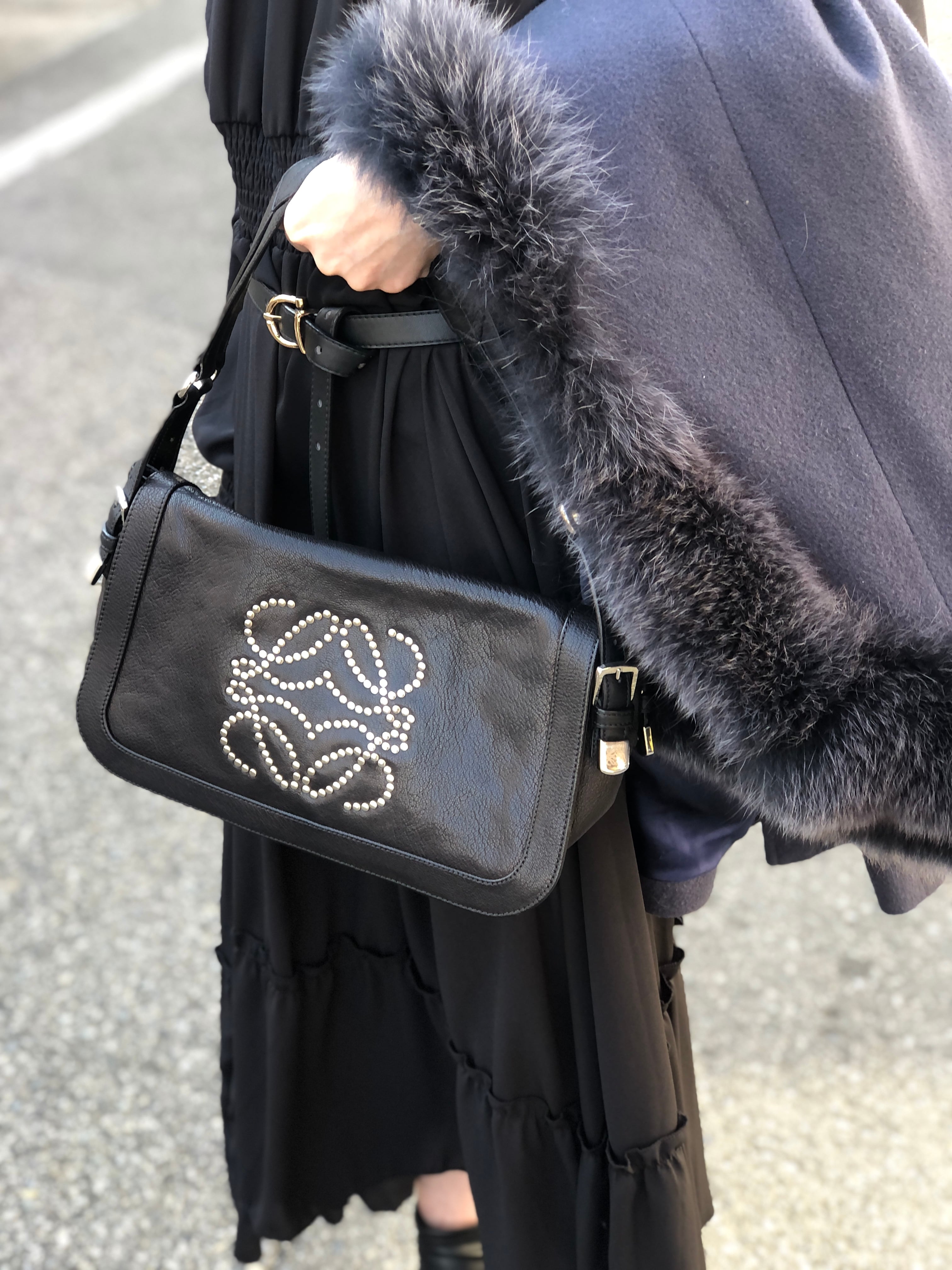 LOEWE ロエベ ショルダーバッグ ブラック アナグラム レザー スタッズ vintage ヴィンテージ オールド nw22j6