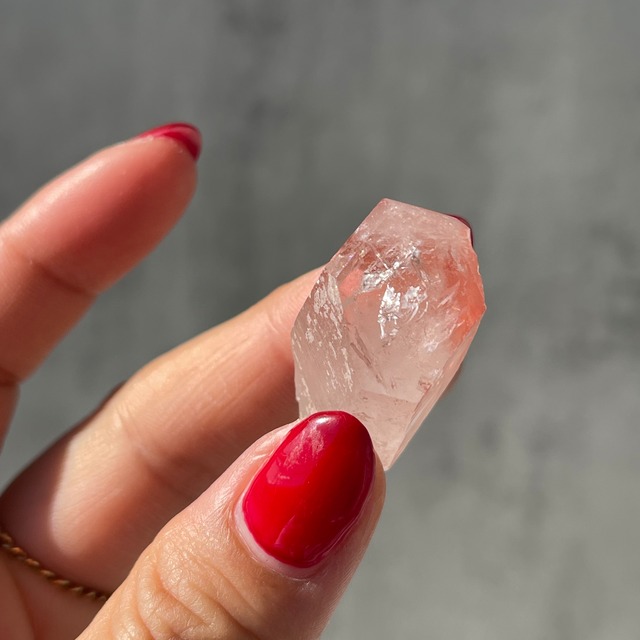 ブラジル・ディアマンティーナ産 ピンクレムリアン｜ハーフポリッシュ結晶・一点もの