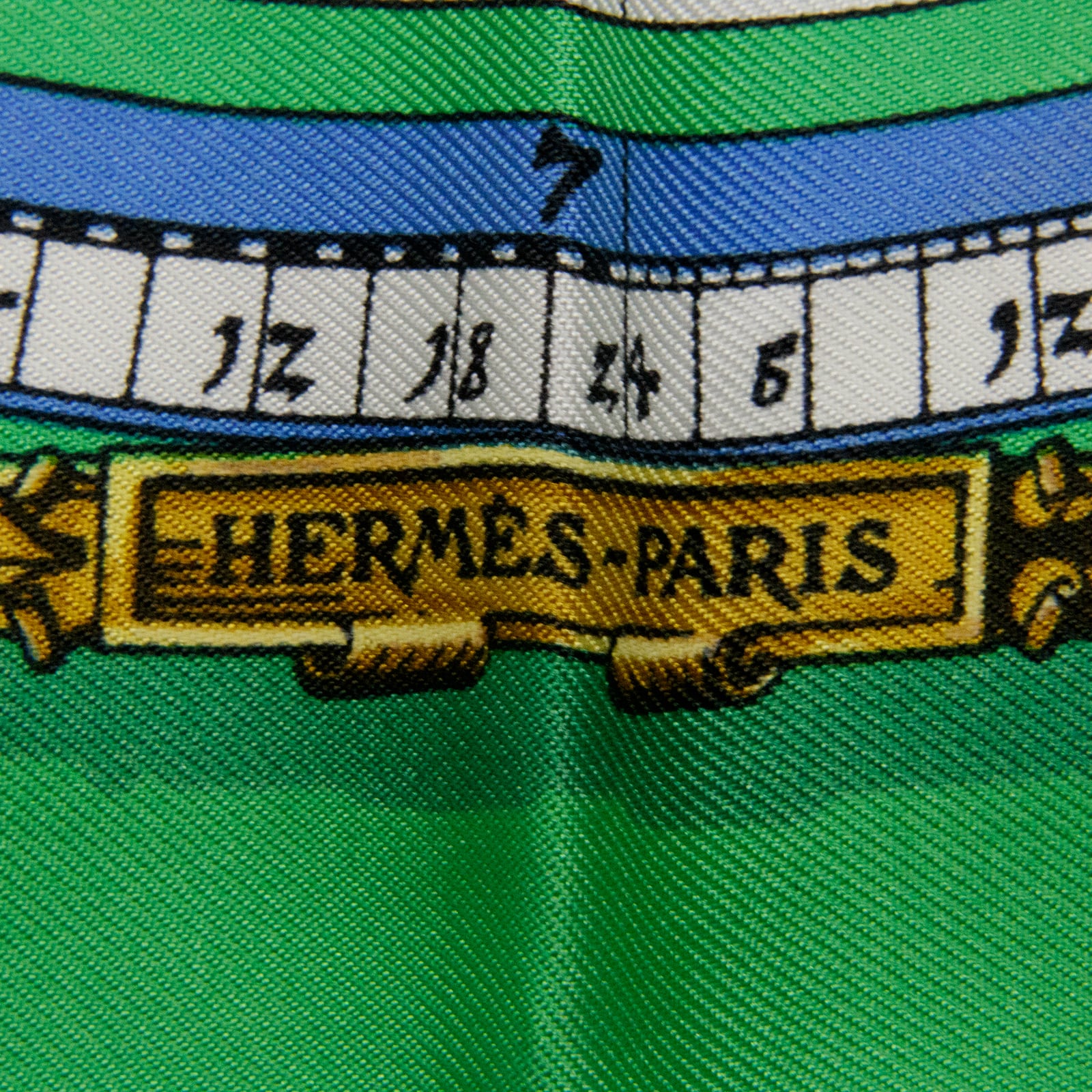 全額返金保証・送料無料・良品】HERMES・エルメス・小判スカーフ