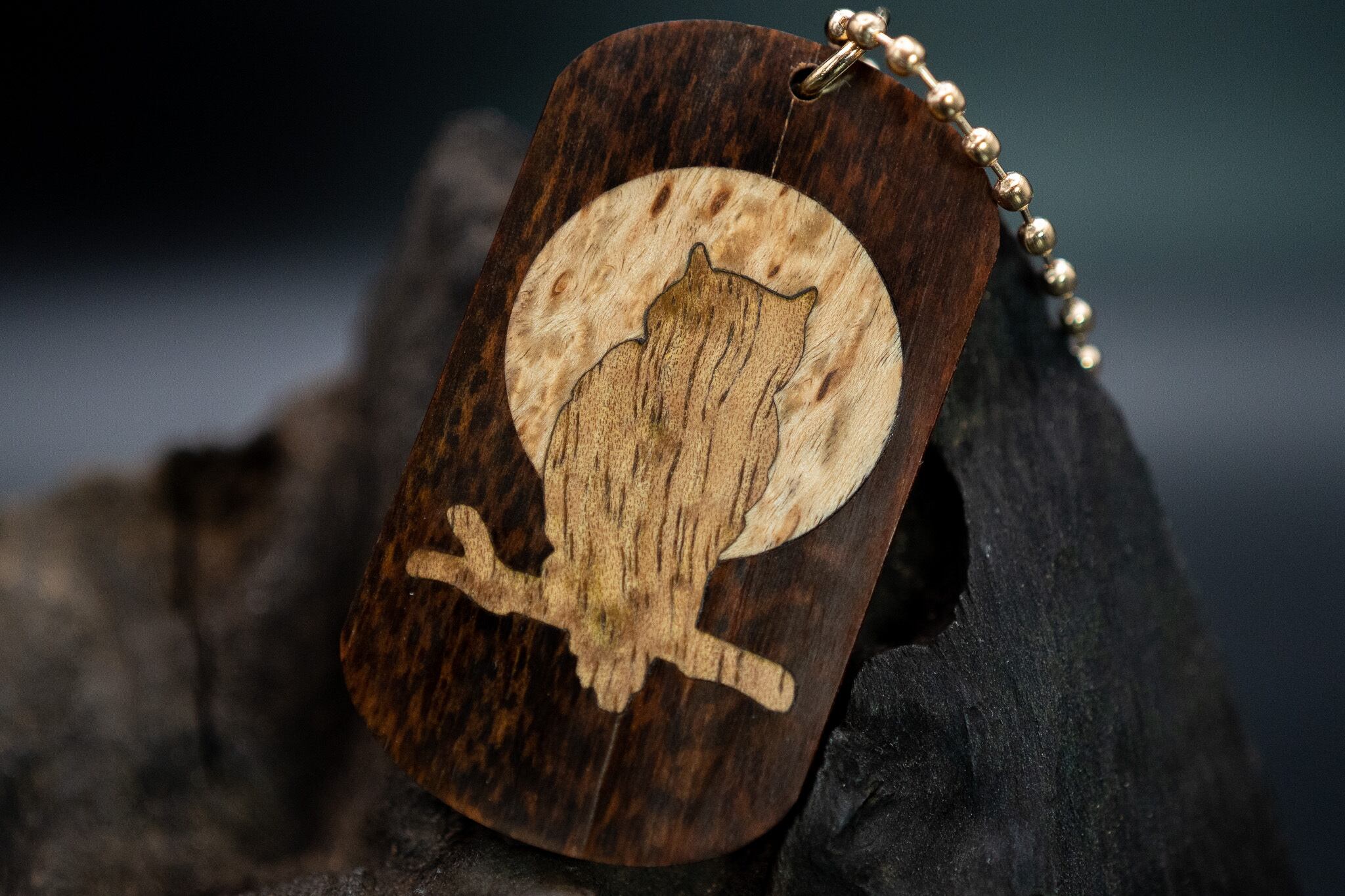 ※【 木のダイヤモンド 】スネークウッド ドッグタグ 象嵌 夜とミミズク