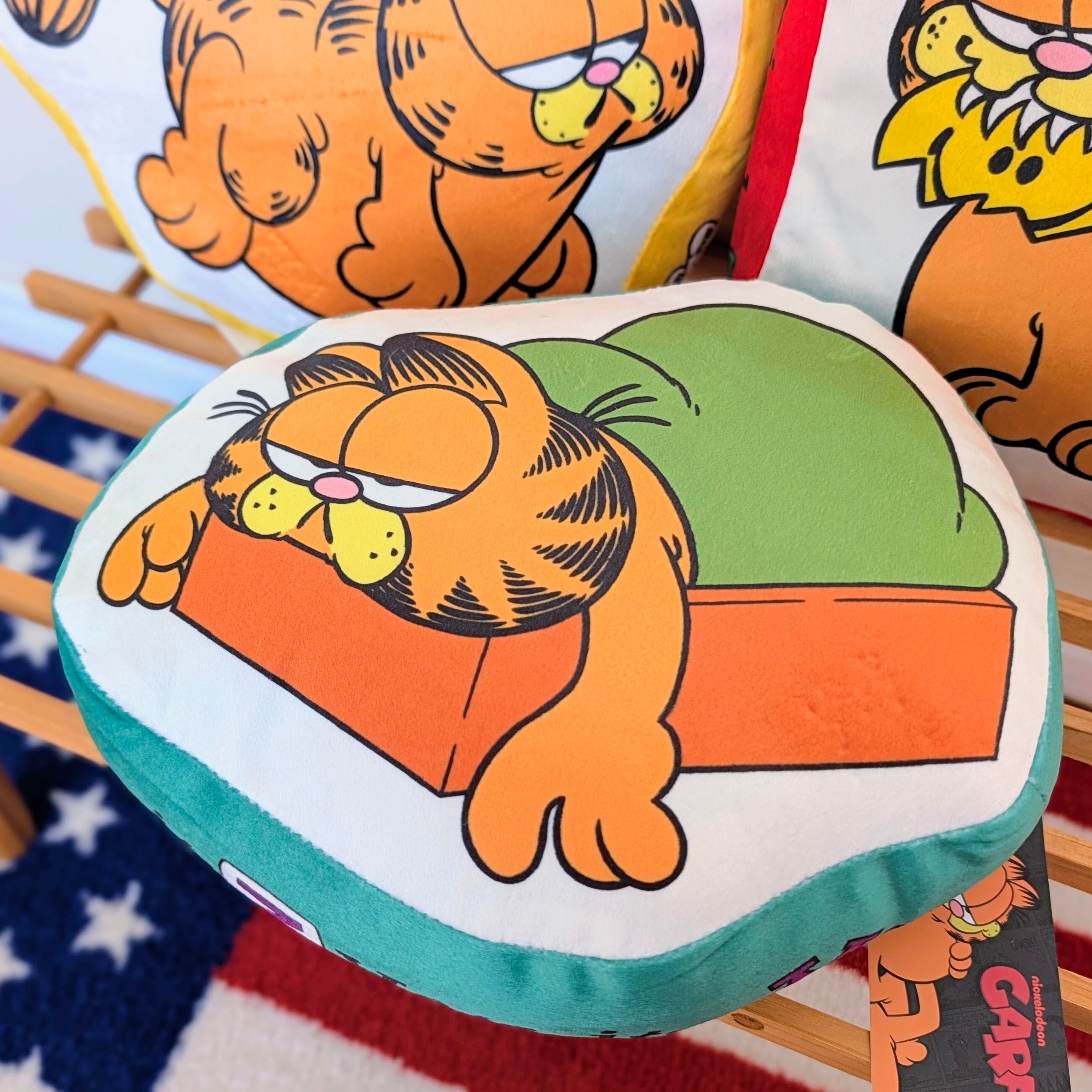 ✨️お昼寝のお供に(⁠^⁠^⁠)✨️【 MINI DIECUT CUSHION ミニダイカット クッション 】Garfield （ ガーフィールド ）/ VINTAGE風〚アメリカン雑貨 アメトイ〛
