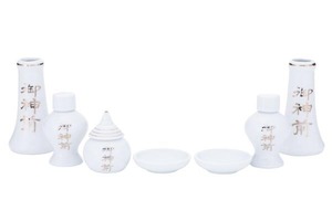 神具文字入り陶磁器七点セット 大　(皿2ケ/水玉1ケ/御神酒壷2ケ/榊立て2ケ)  神棚用神具