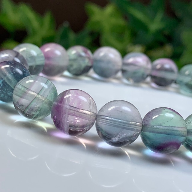 8.うる艶フローライト・ブレスレット