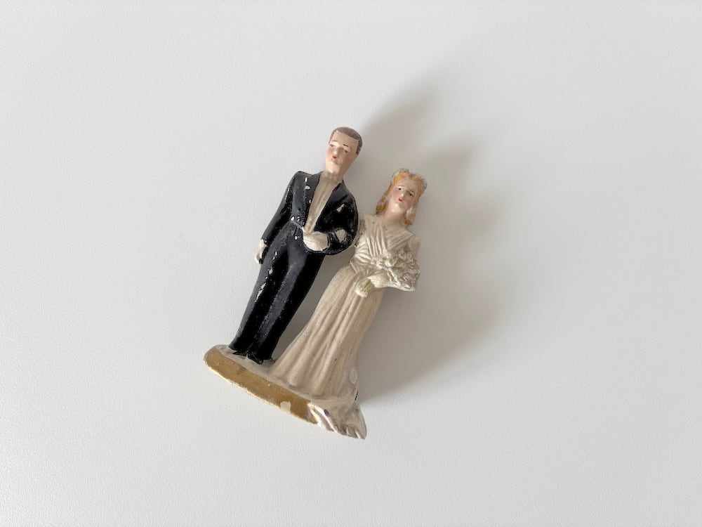 【FRANCE】石膏でできたケーキトッパー "WEDDING"/ Plaster "WEDDING" cake topper