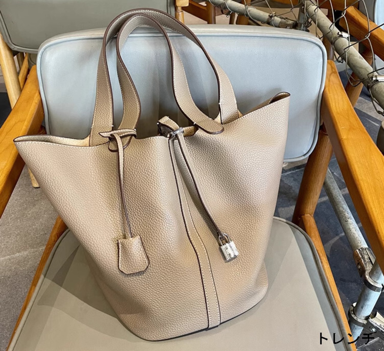 楽天4u プレミアム本革キューブバッグ MM 欲しく 22 エトープ  