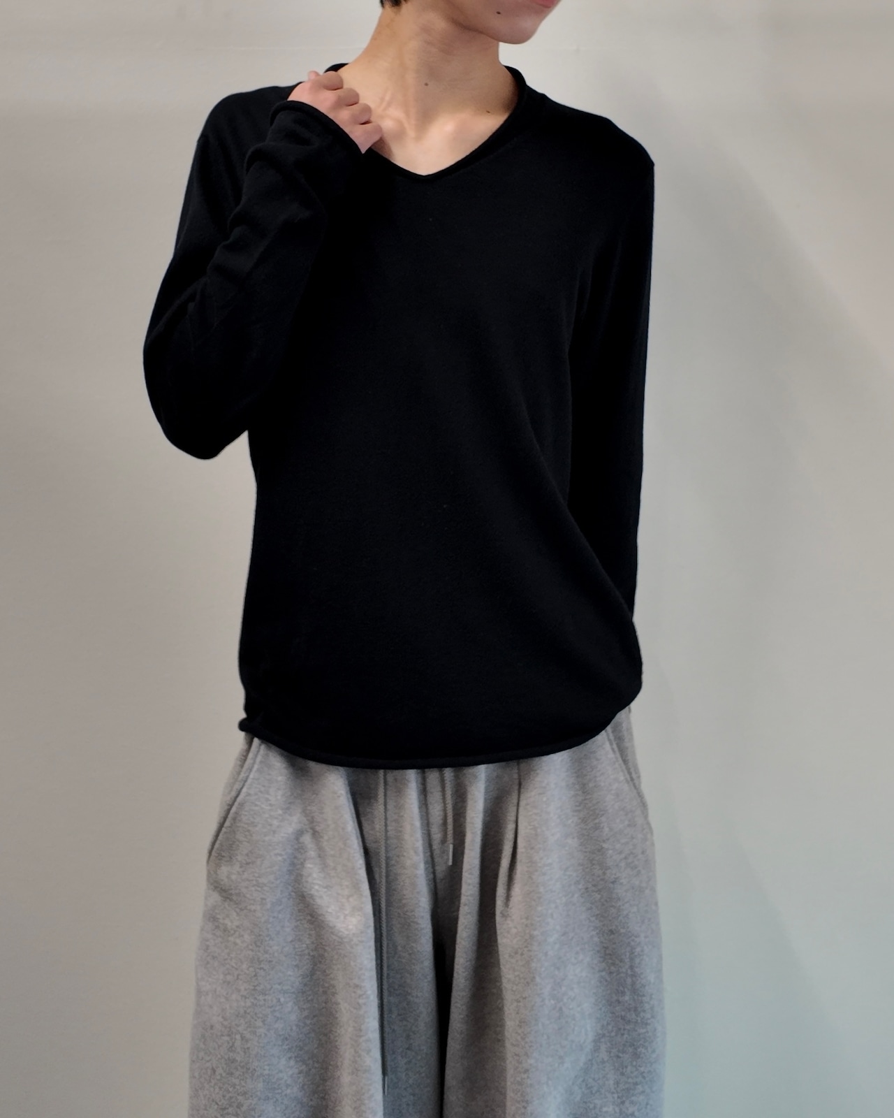 【EMPORIO ARMANI】v-neck basic knit