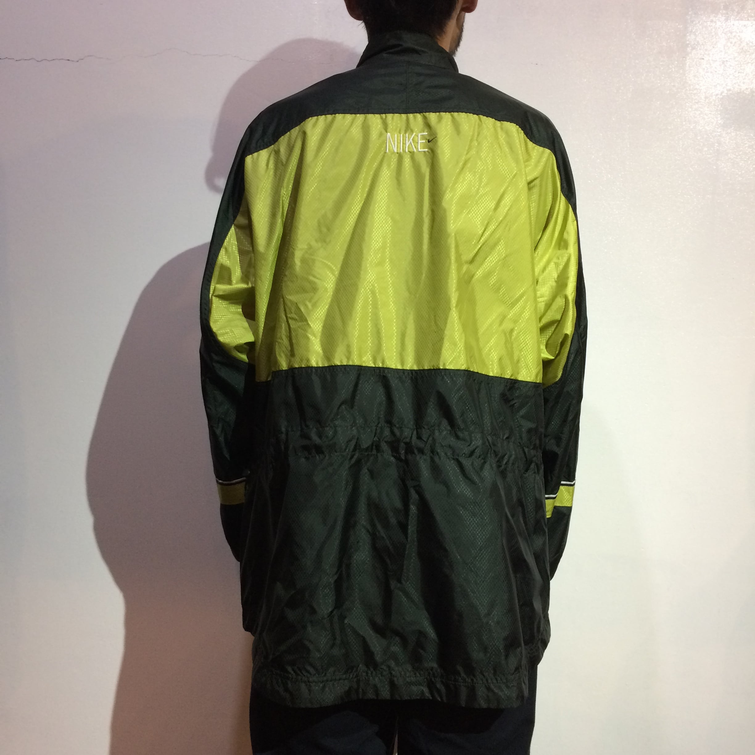 NIKE ナイキ 中綿 ジップアップジャケット 切替 黒 L NIKE ナイキ ジップアップジャケット 中綿入り メンズL ブラック 楽天