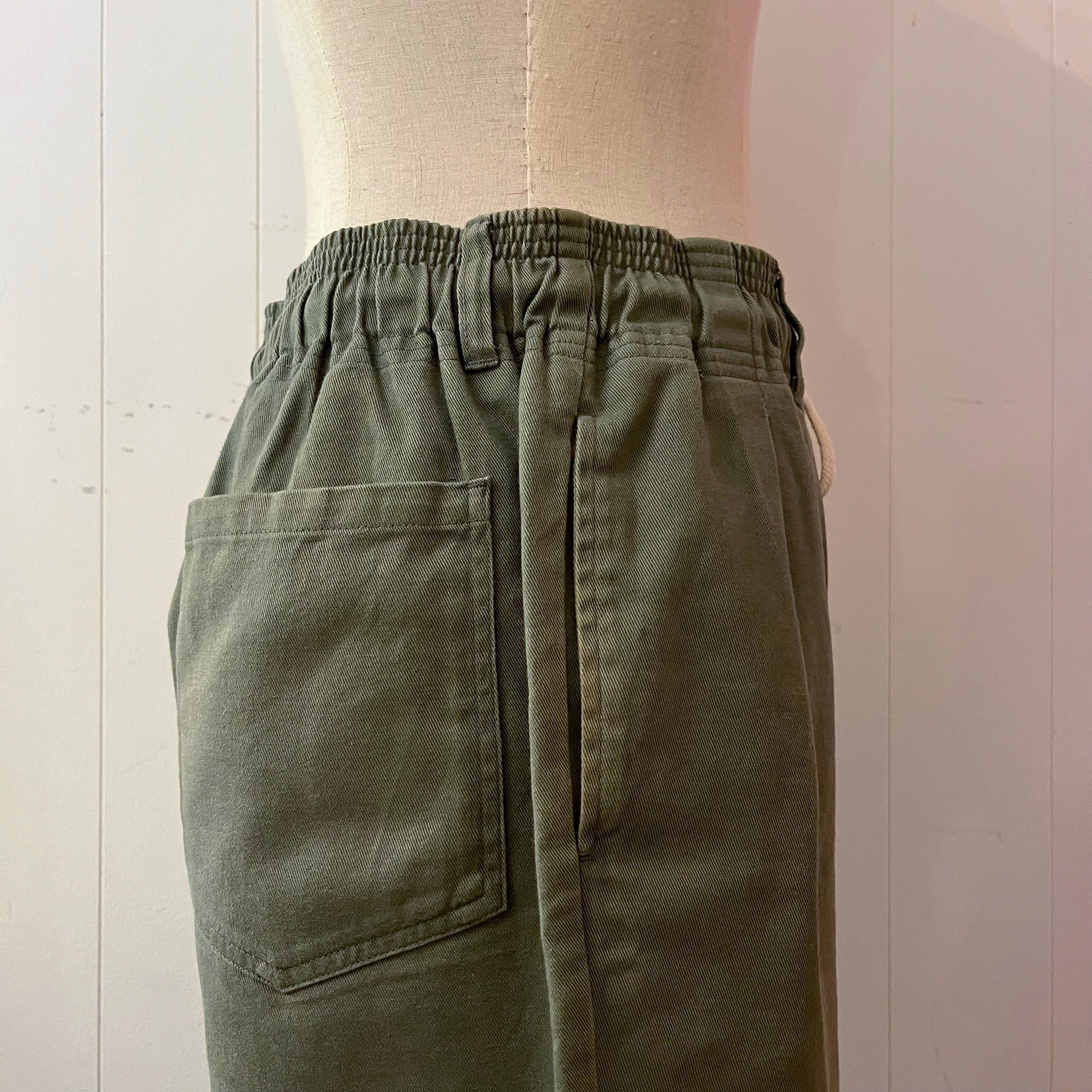 khaki string tapered pants