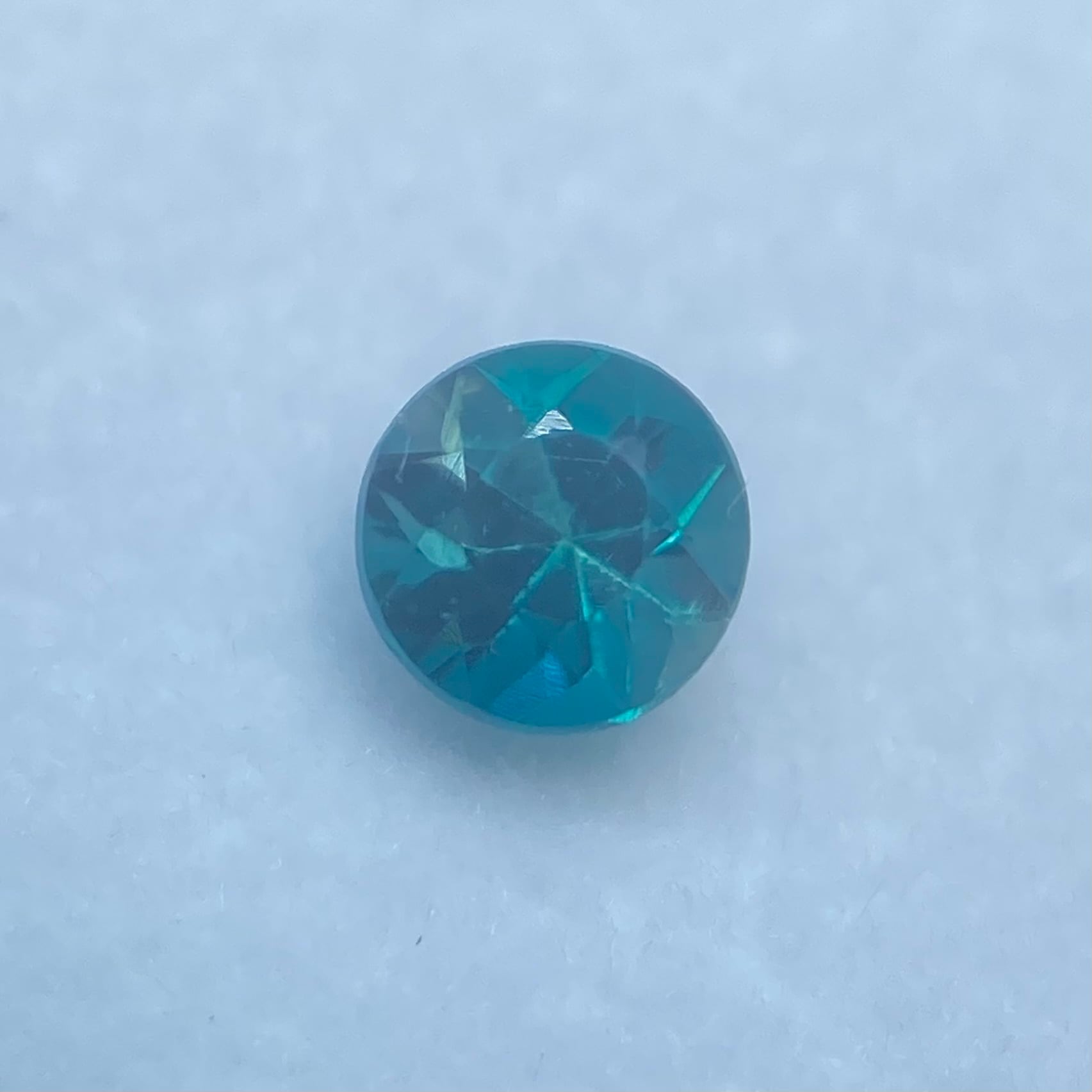 濃く鮮やかな希少カラー グランディディエライト