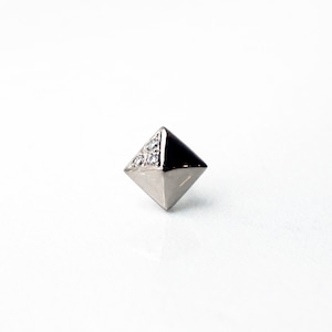 Beyond / Studs Pierced Earring / Single（BE007-WD ）