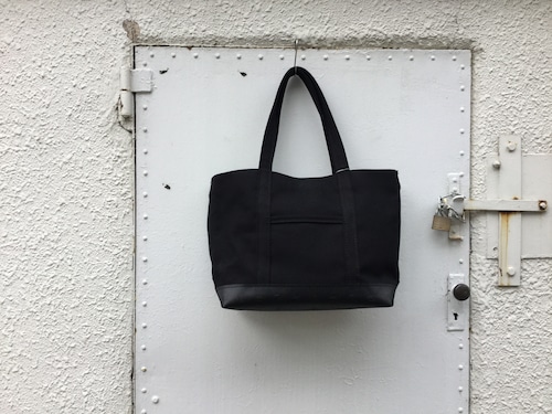 kiruna”vibram tote bag Black/Black”