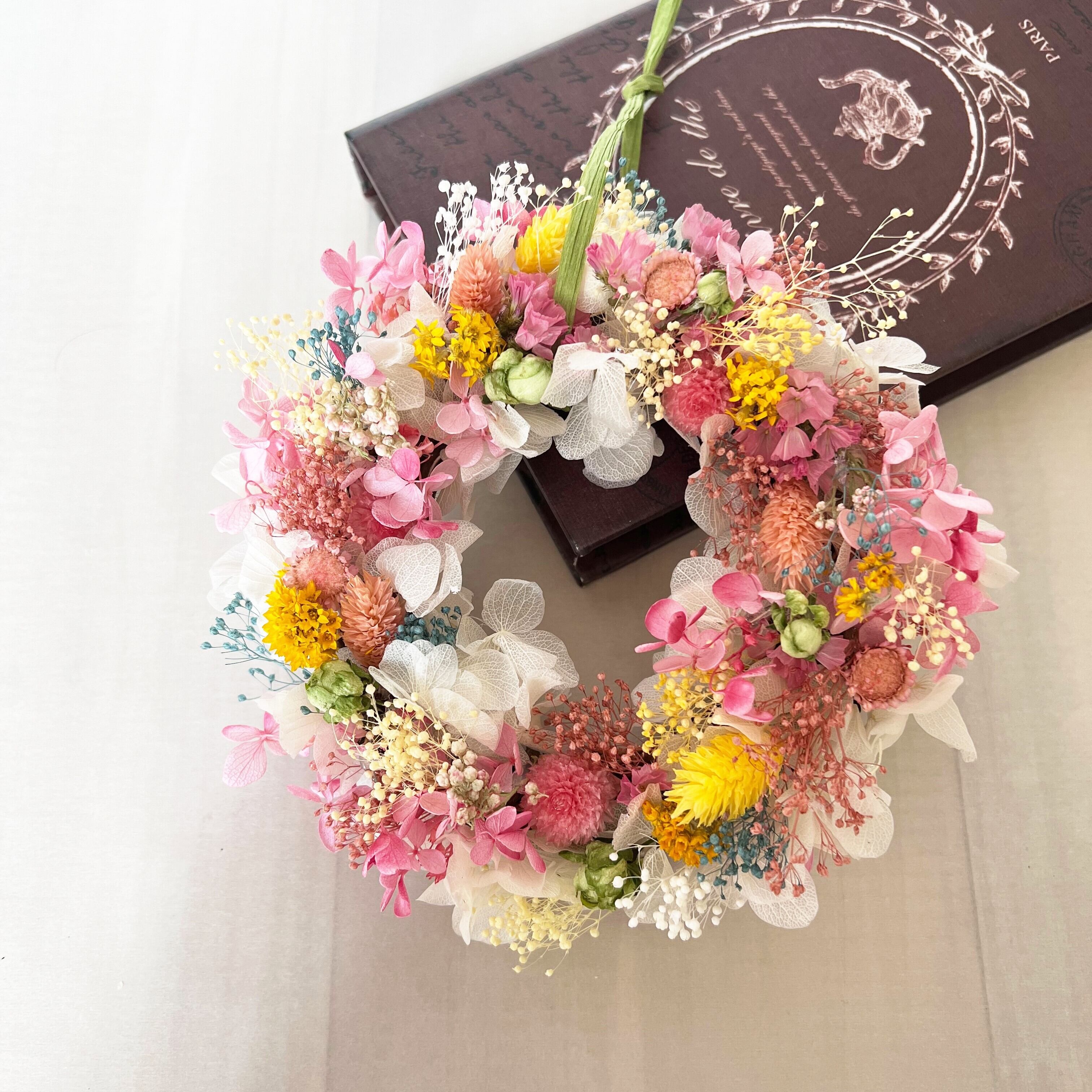 ドライフラワーリース 春の訪れを感じるやわらかなピンクのナチュラルリース サイズ直径約16 Flow 花束やアレンジメントや誕生花 を通信販売でお届け 笑顔を束ねるフローリスト