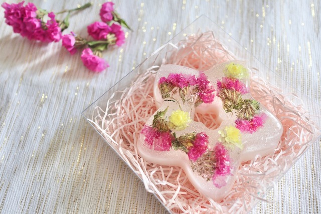 食べちゃいたくなる♡春の訪れ♡キラキラかわいい星型のアロマサシェ