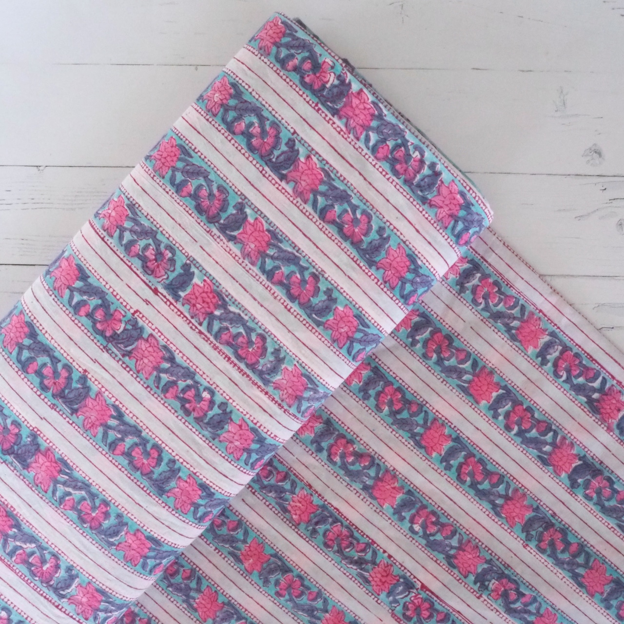 ブロックプリント生地【50cm単位】インド綿 ストライプ柄 白×水色×ピンク #39177-WT3