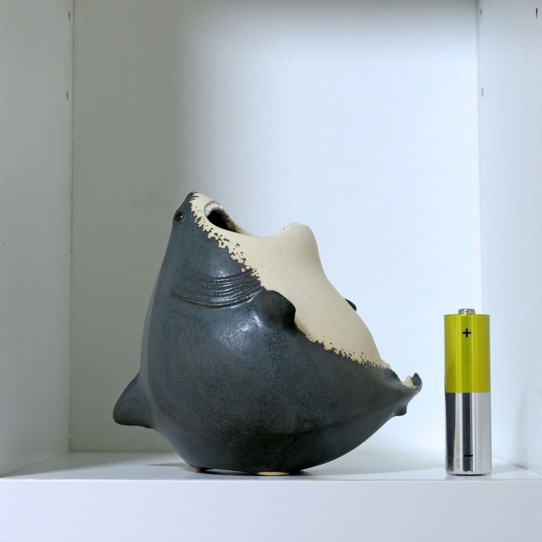 【セラミミックさん製】ホホジロザメ形ぐいのみ ホホジロザメ形酒器 | セラミミックonlinestore