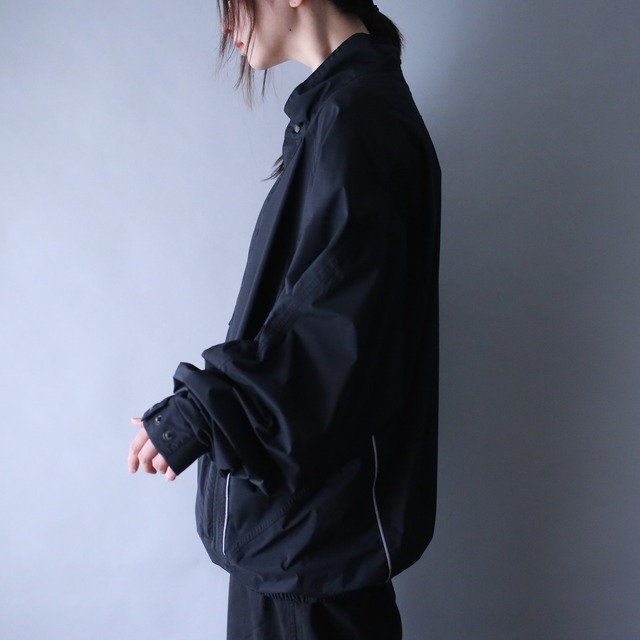 piping and switching tech design over silhouette half-zip pullover