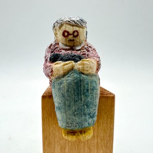 【トリノコ】木彫「すわるひと   おばあちゃんとかめ」