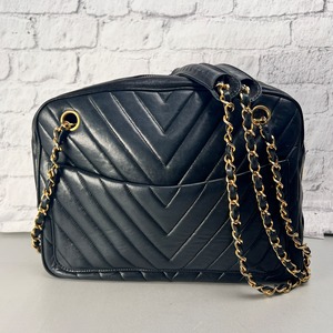 CHANEL シャネル Vステッチ ココマーク ラムスキン ショルダーバッグ 黒 A-13901
