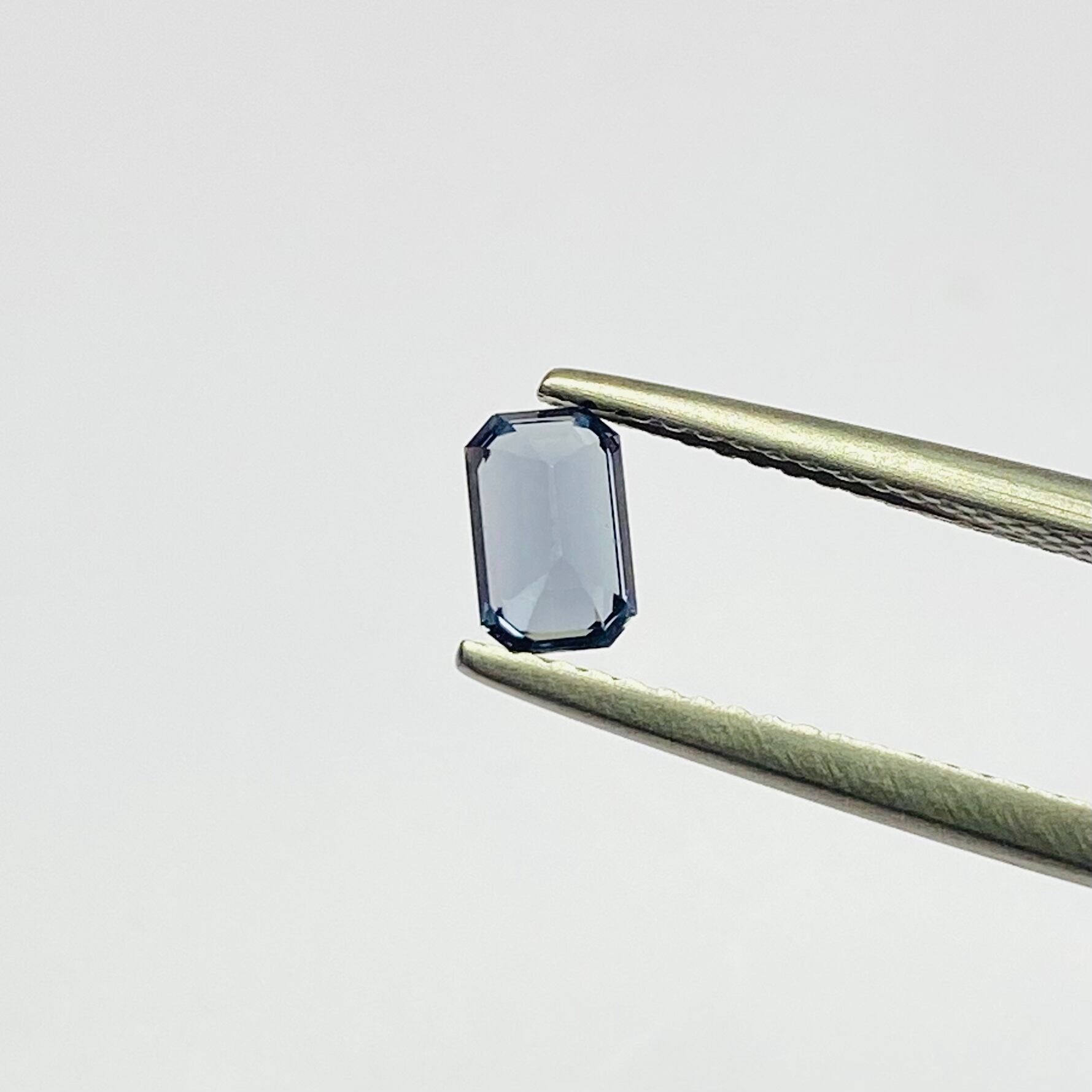 シャープなグレースピネル