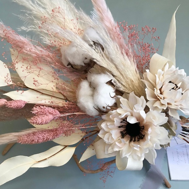 コーラルピンク バターミルクのアネモネスワッグ 花束 ブーケ Lサイズ ギフトラッピング無料 Florist Topazos Kunitachi