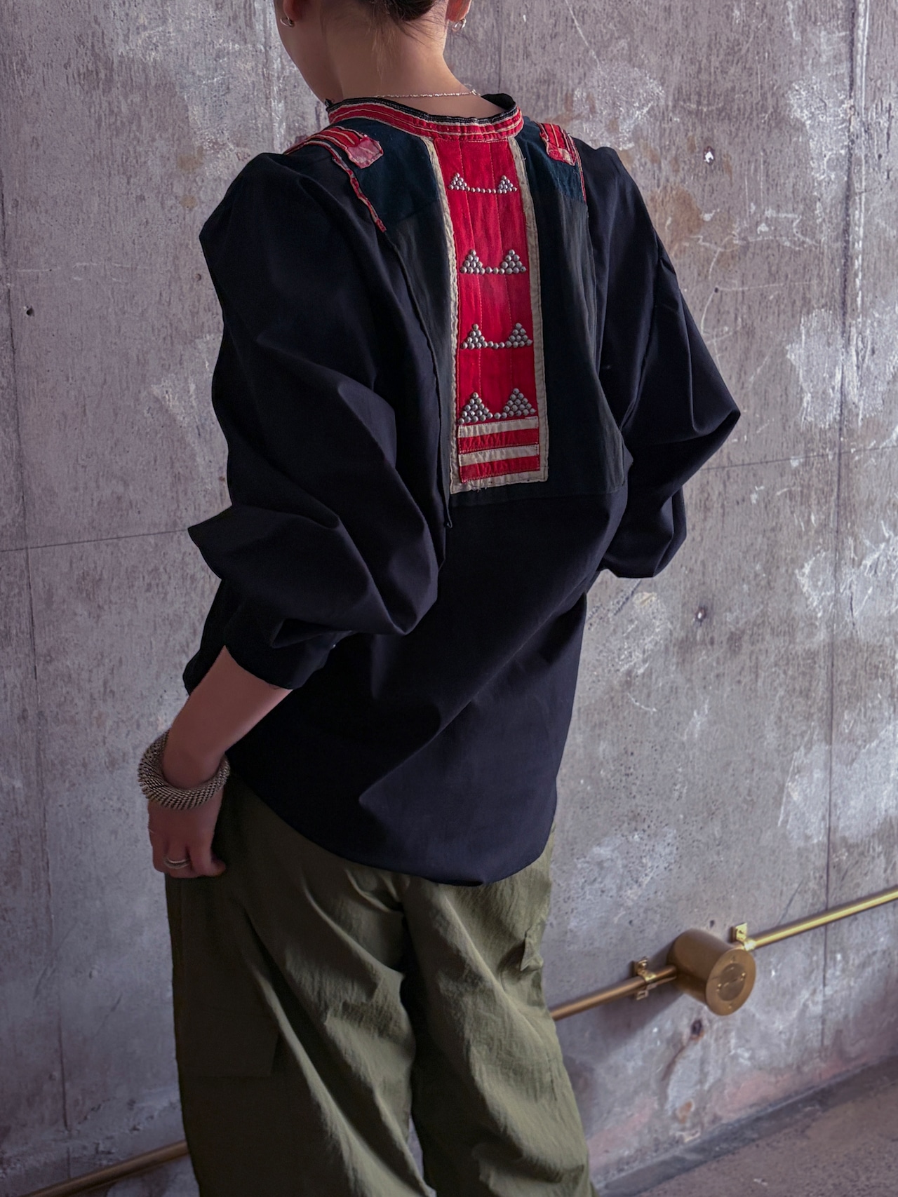 tay Original【BLACK and RE-SEW】/Vintage Yao(Dao) embroidery blouse