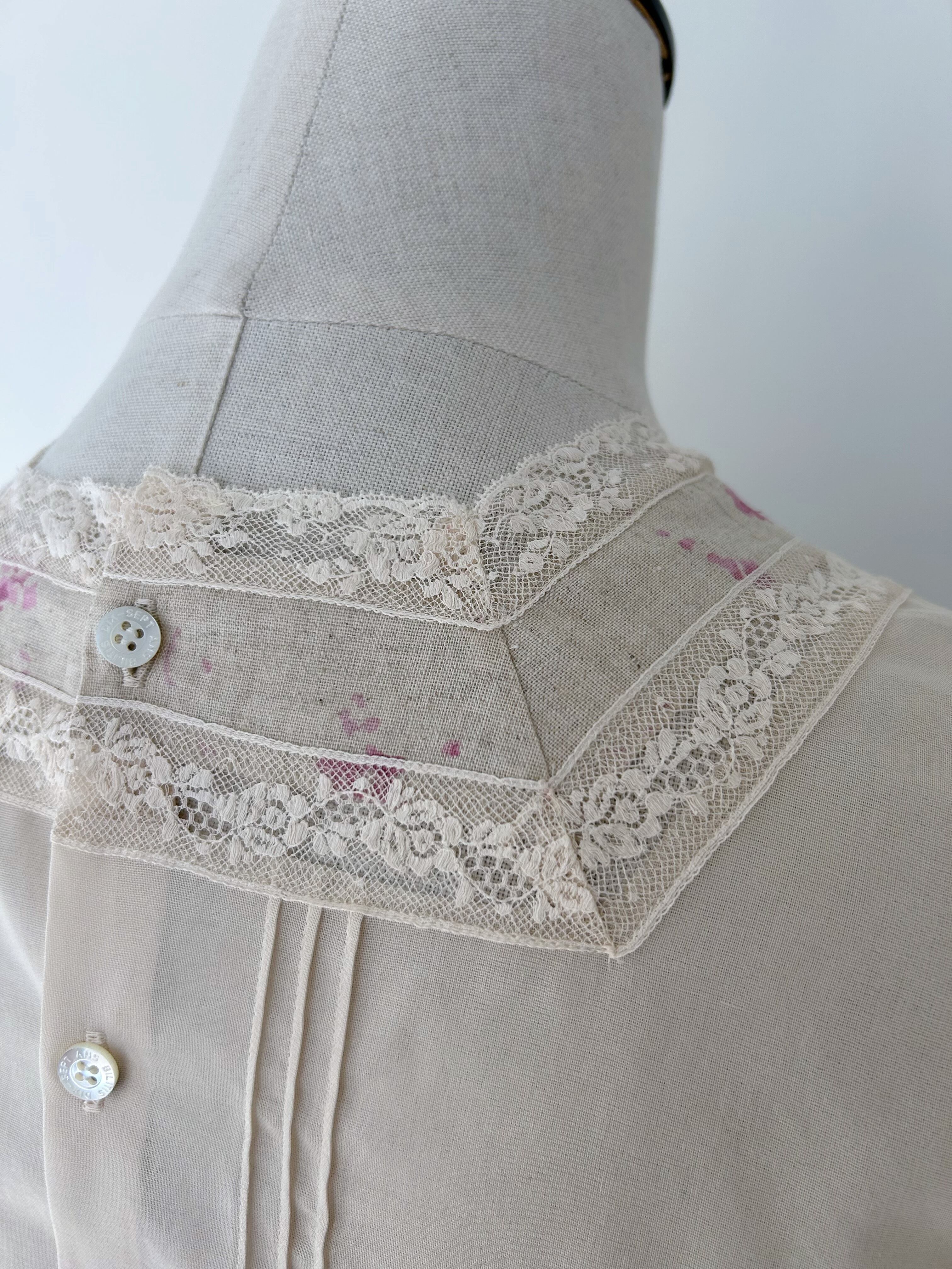 Bilitis dix-sept ans Flower Inserted Blouse | KOKO