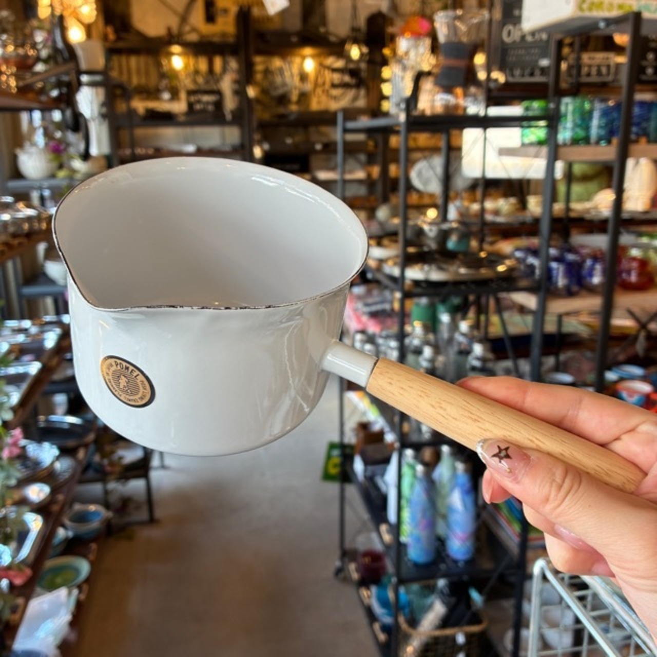 POMEL White milk pan / ホーロー ミルクパン ホワイト 白 シンプル コンパクト 片手鍋 ウッド キッチン雑貨 調理器具 鍋 牛乳 小さめ ギフト プレゼント
