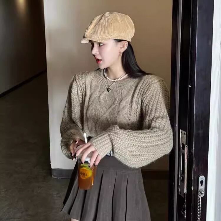 【新作】【送料無料】 怠惰なスタイルの美白と老化を軽減する女性の秋と冬の新しいソフトワックスのようなツイストデザインの小さなラウンドネックセーター 0370630812717