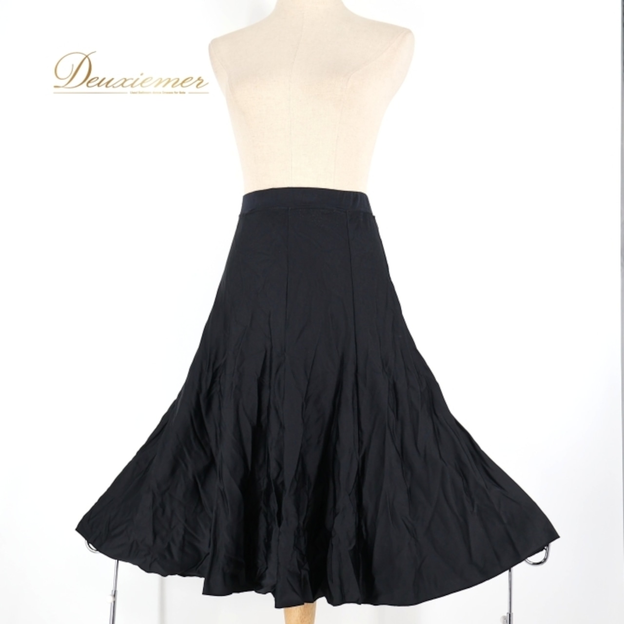 社交ダンス 衣装 スカート ブラック系 チャコット Chacott 黒 光沢 無地 シンプル レッスン 練習 上品 オールブラック 伸縮 ストレッチ ダンス衣装 高級感