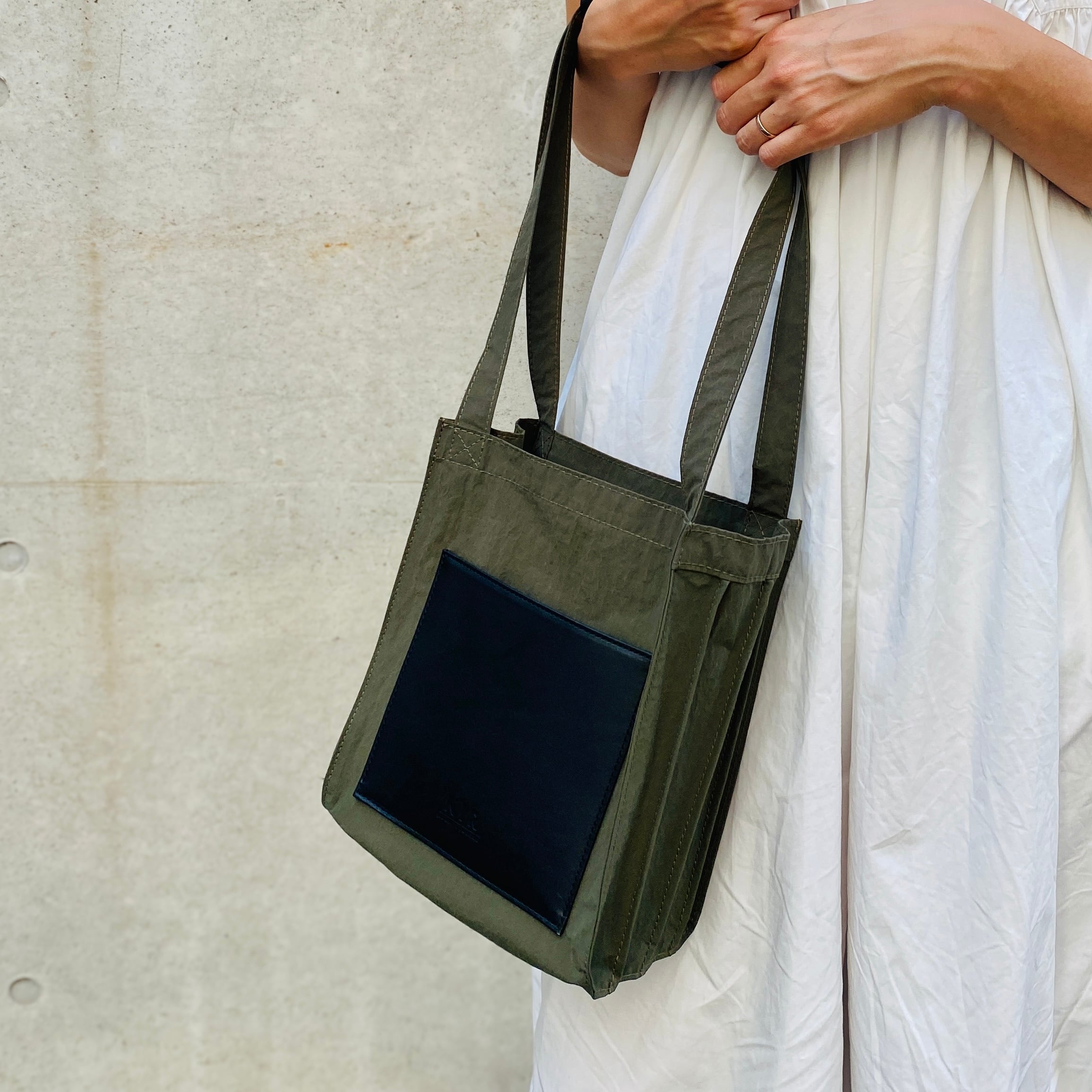 Book Holic Tote ブックホリックトート 本屋巡りのためのバッグ 軽量
