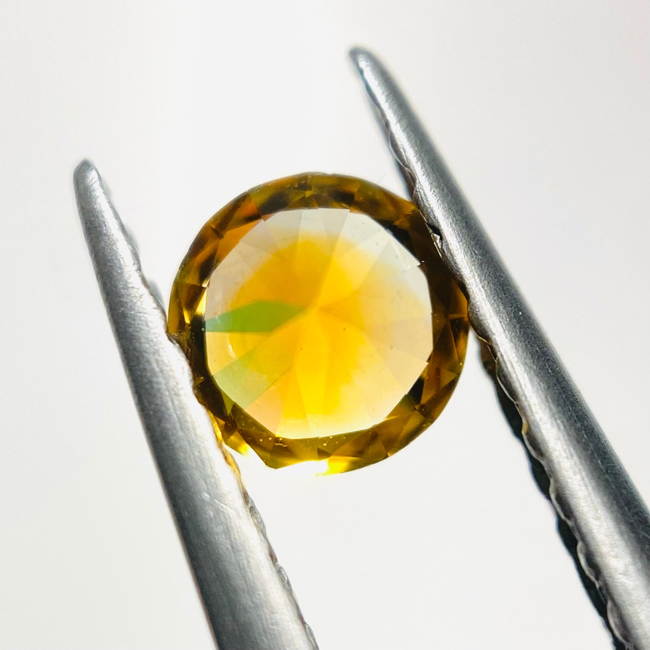 レアカラー　モンタナサファイア