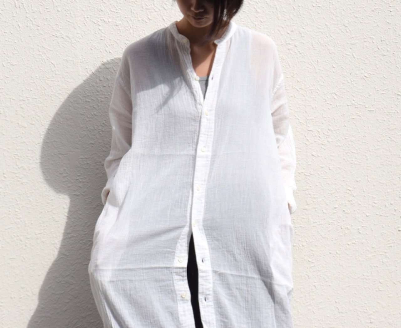 ARMEN(アーメン)コットンガーゼ バンドカラーロングシャツ:ホワイト