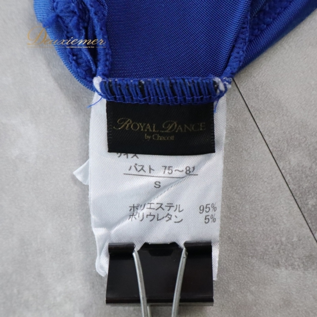 社交ダンス 衣装 トップス ブラウス ブルー系 チャコットロイヤルダンス Chacott ROYAL DANCE レッスン 練習 青 スリット袖 ビジュー リボン ドルマンスリーブ 大人っぽい 上品 おしゃれ フレア かわいい 華やか 鮮やか フェミニン お洒落 シンプル エレガント 軽やか ダンスウェア レディース スタイリッシュ