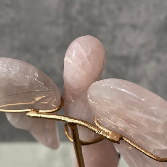 ブラジル・バイーア州産 ローズクォーツ エンジェル 彫刻｜天使｜スタンド付き