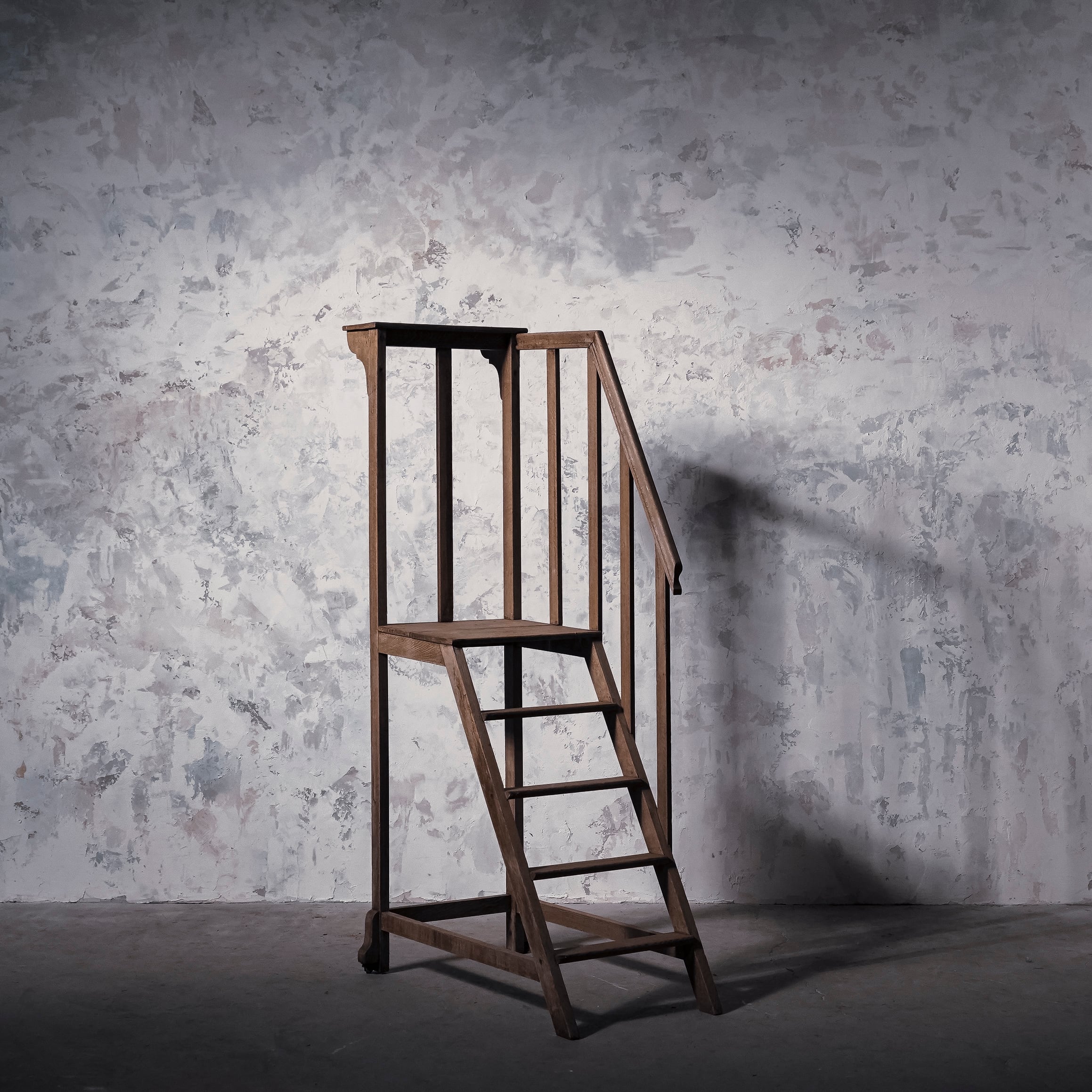 階段/空間装飾/アンティーク/オーク材/撮影アイテム/スタジオ/写真撮影/ディスプレイ/店舗什器