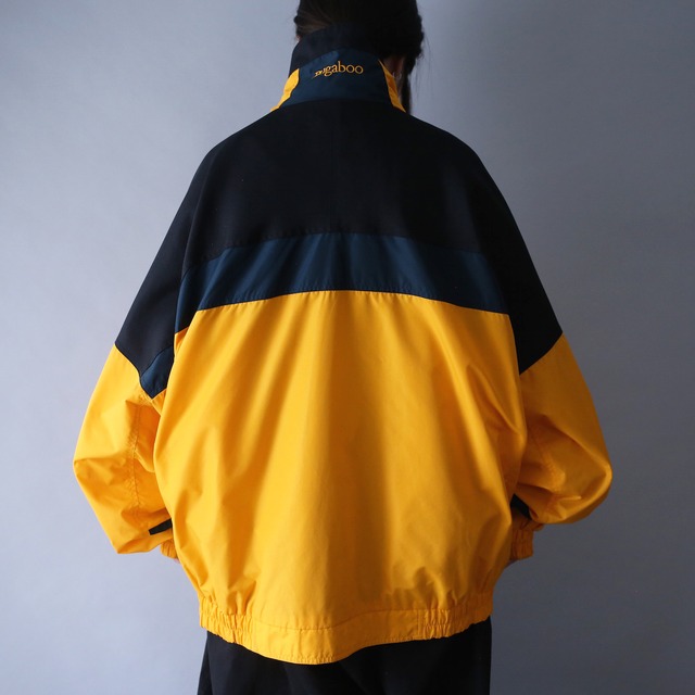 "Columbia" 3-tone good coloring over silhouette mountain jacket