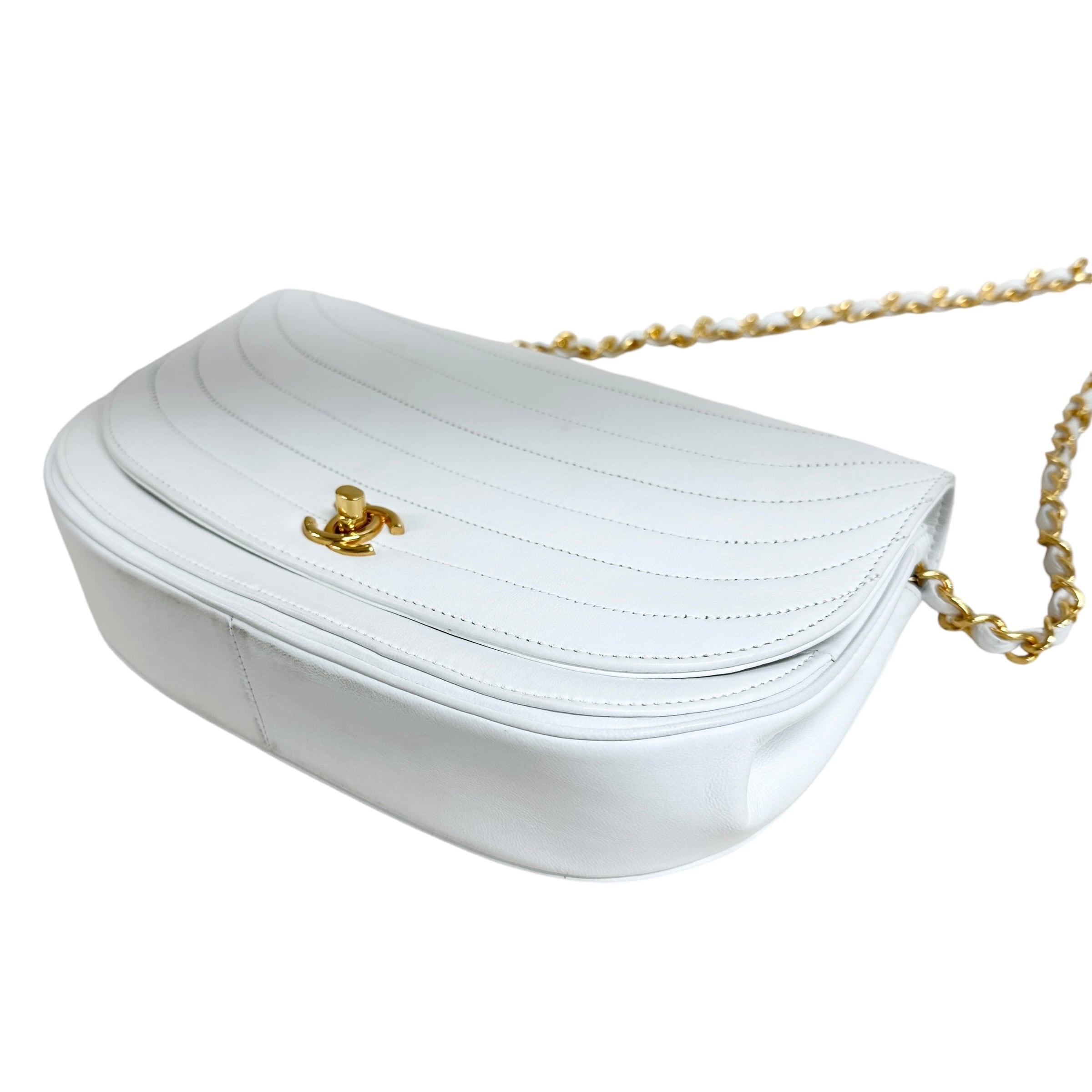 CHANEL シャネル ハーフムーン チェーン ショルダーバッグ ラム CHANEL シャネル ハーフムーン チェーン ショルダーバッグ ラム