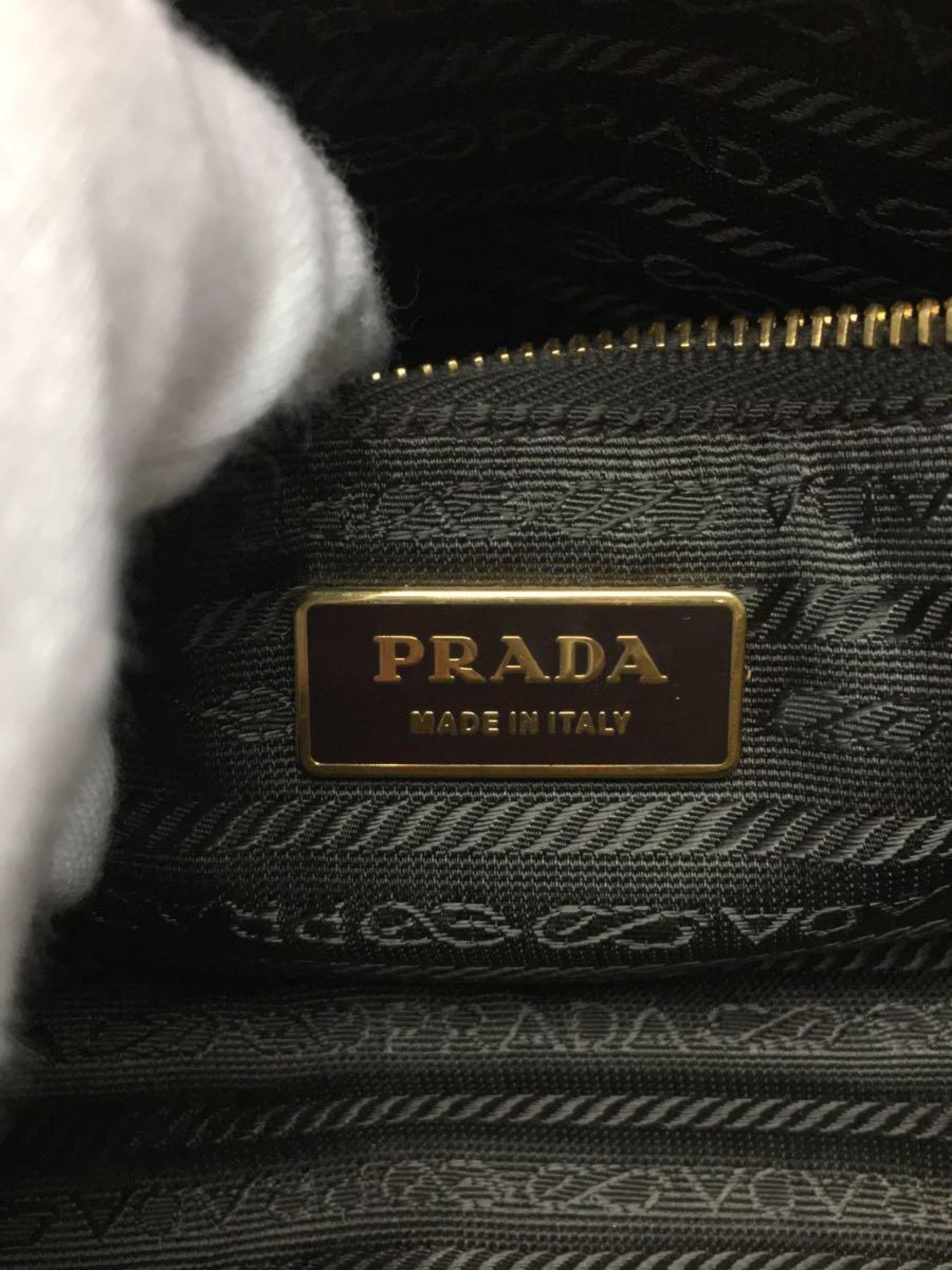 PRADA(プラダ)スウェードショルダーバッグ/ブラウン