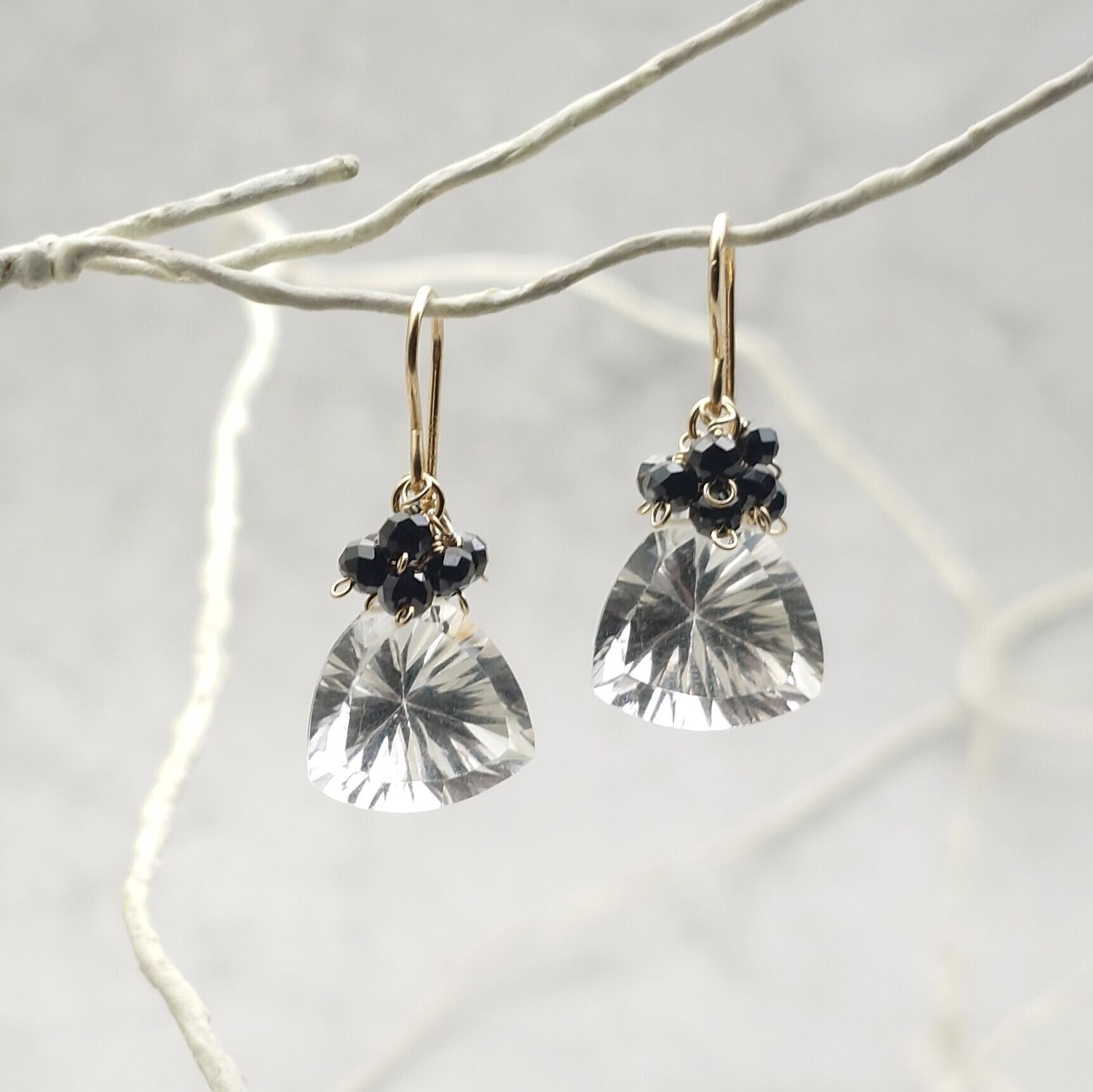 スノーフレークオブシディアン＆スピネルのピアス　14kgf スノーフレークオブシディアン＆スピネルのピアス14kgf