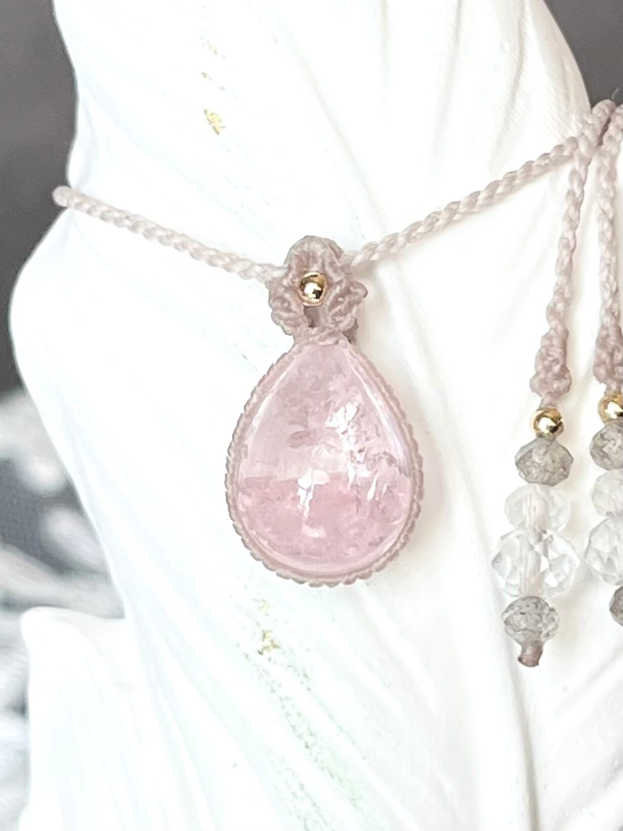 モルガナイト【シンプル】マクラメネックレス