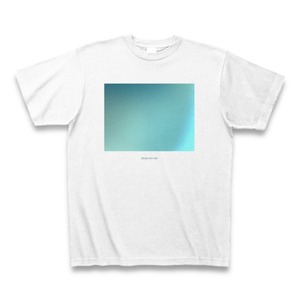 謎の青色Tシャツ（iPhone写真）