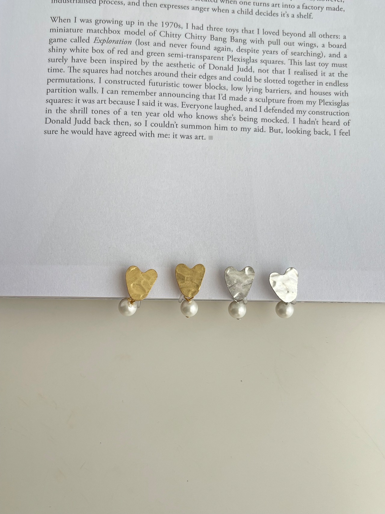 (即納) Fil. / Matte metal heat&pearl earrings | 2color