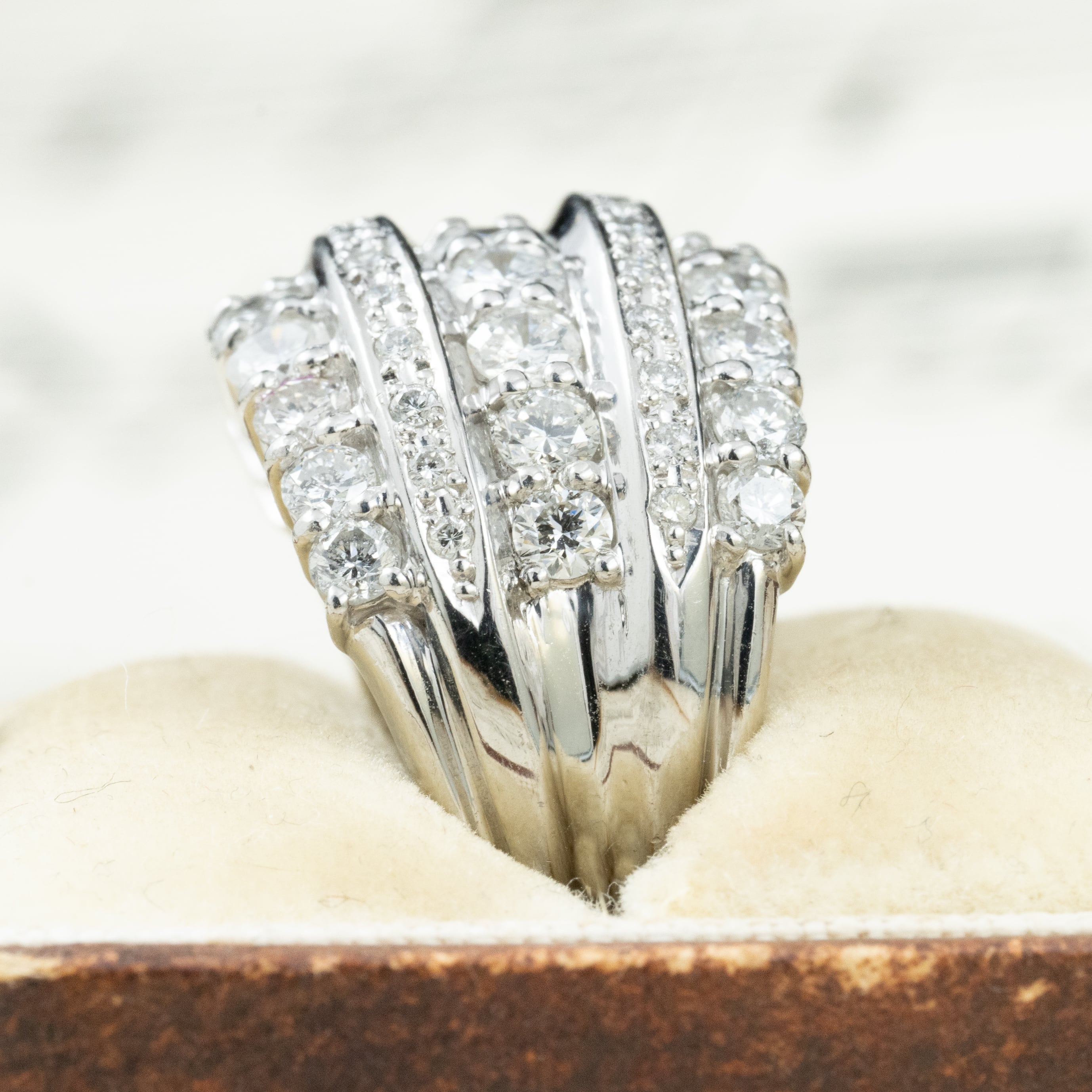ダイヤモンドリング 2.05ct Pt900 プラチナ 幅広 ゴージャスデザイン