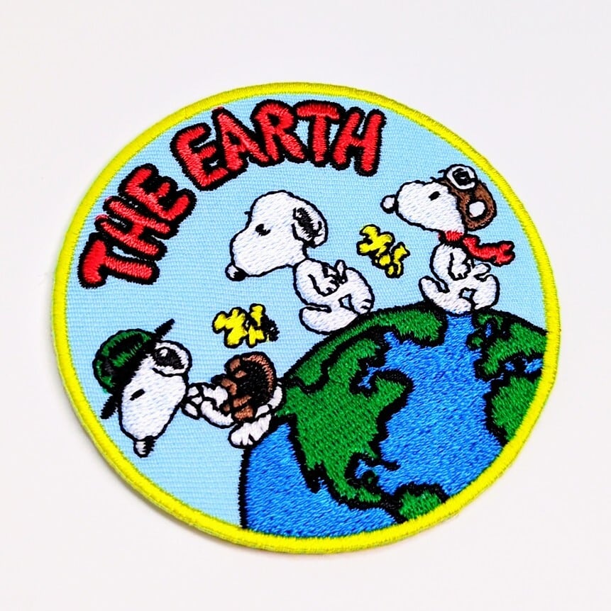 送料無料！ ★刺繍アイロンワッペン★【 SNOOPY THE EARTH (スヌーピー 地球)】 〚アメリカン雑貨 アメトイ〛