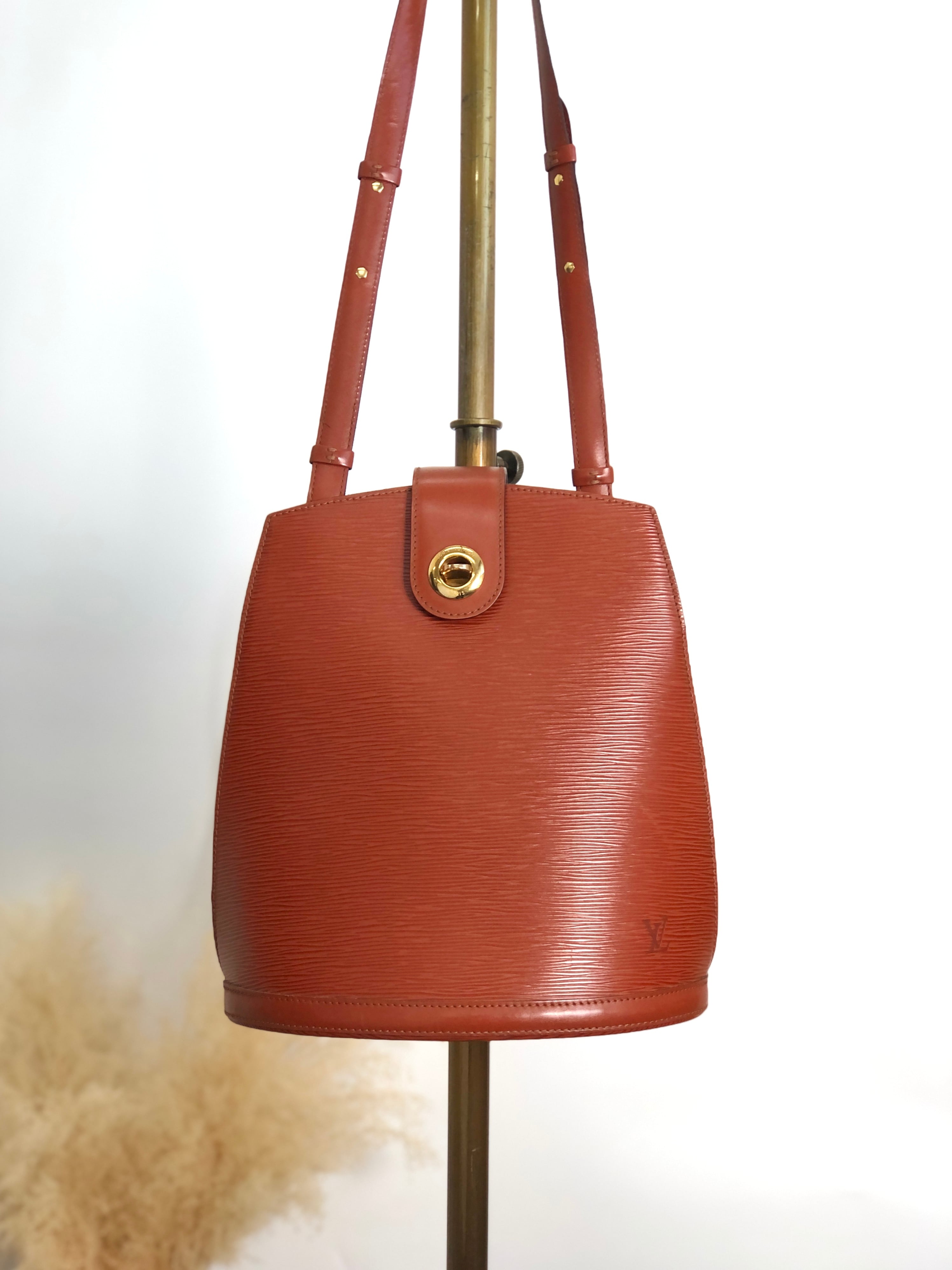 LOUIS VUITTON ルイヴィトン エピ ショルダーバッグ ブラウン ターン
