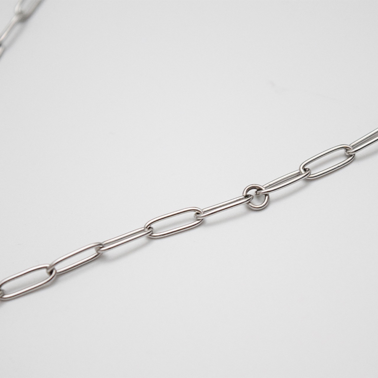 ペーパークリップナローチェーントグルネックレス