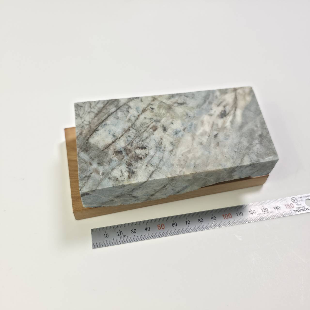入コン沢:糸魚川翡翠:原石:端材 BG0183 | PAY ID