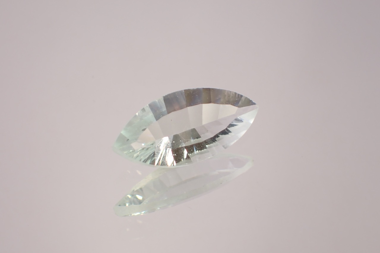 アクアマリン(コンケーブカット)　1.34ct　[C10‐166]