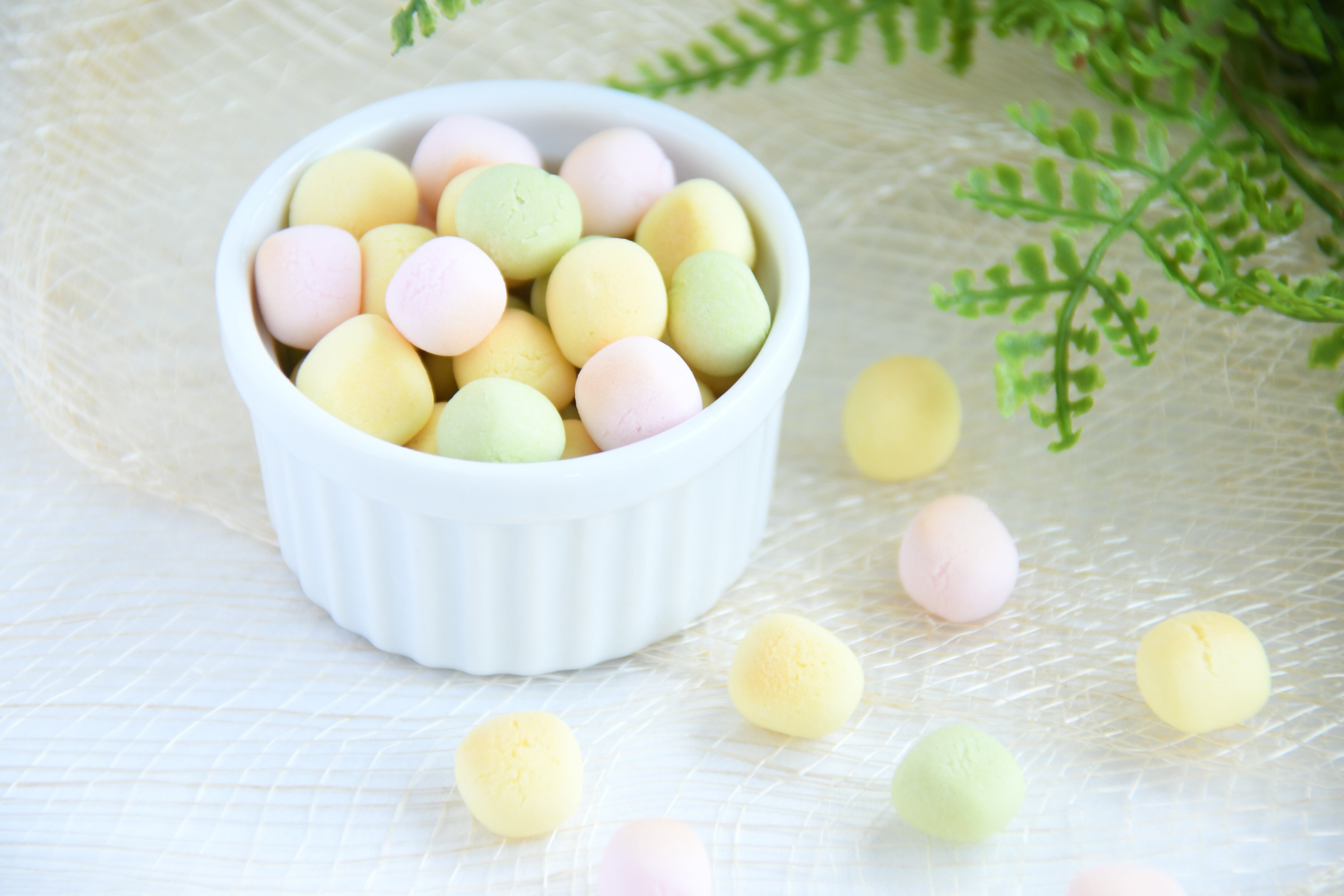 【Humming Dog】さくさくぼーろ ミックス　北海道産の馬鈴薯でん粉を使用したボーロです。バナナ・りんご・トマトの３種類の味わいがお楽しみいただけます。子犬から老犬まで幅広くお召し上がりいただけます。