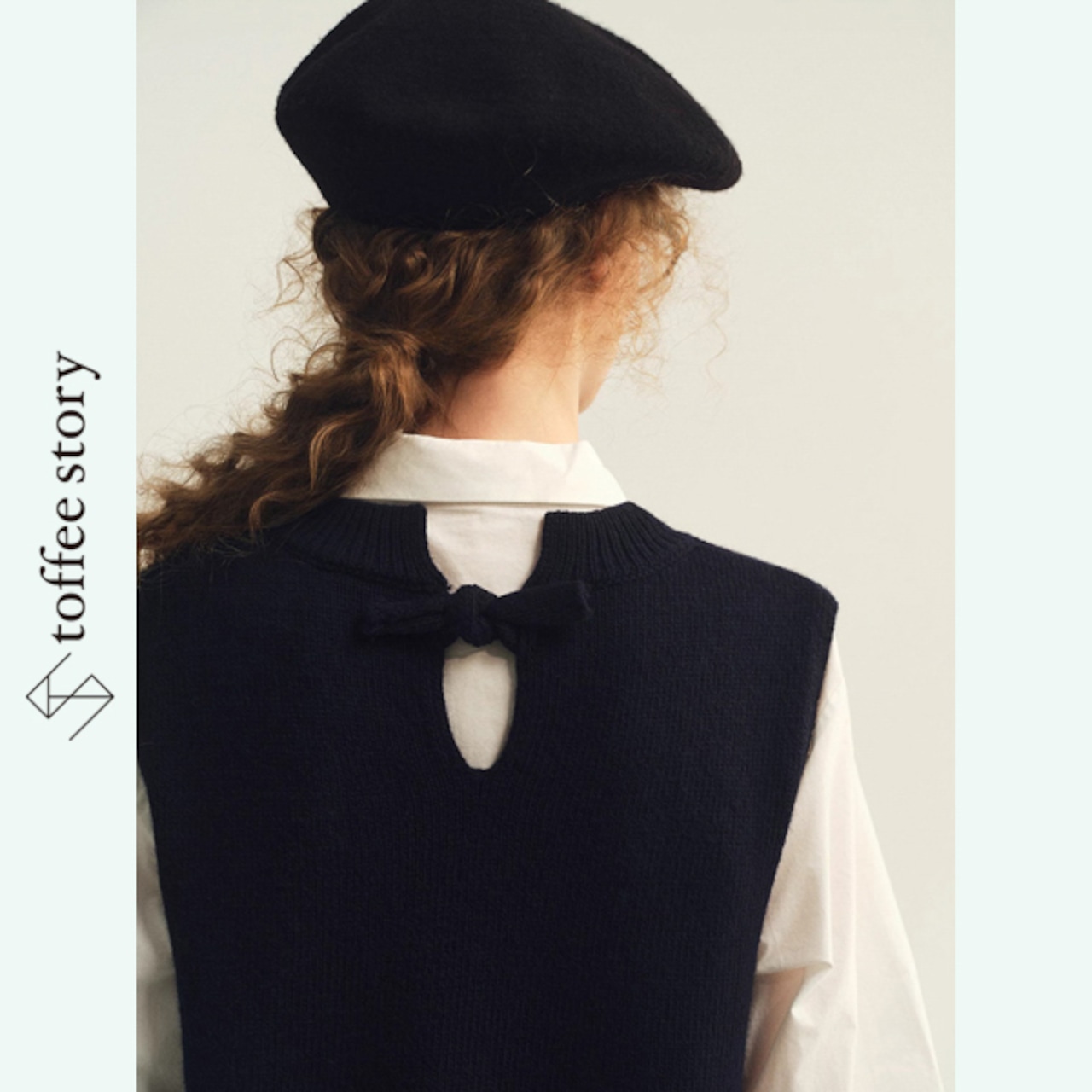 【2color】背中にリボンの風をまとうペプラムニット 《P0308》